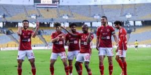 مقابل راتب 2 مليون دولار.. هل يرحل لاعب الأهلي إلي الإمارات في الميركاتو الصيفي؟