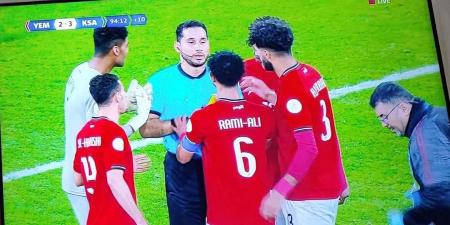 تصريح ناري لكابتن اليمن ويتهم حكم مباراة السعودية بكاس الخليج بالعنصرية(فيديو) - أخبار كلمتك