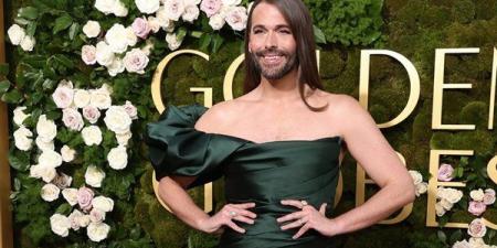 نجم فيلم "Queer Eye" بإطلالة نسائية في حفل توزيع جوائز Golden Globes 2025 (صور) - أخبار كلمتك