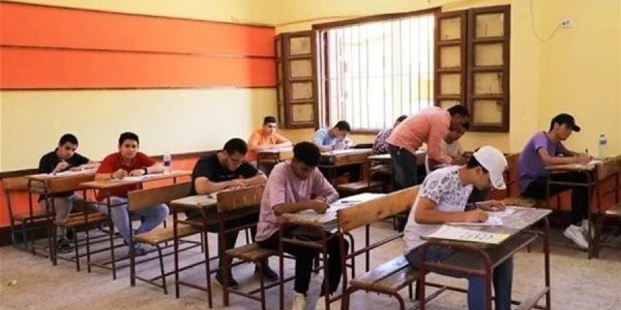 اليوم، طلاب الثانوية العامة 2024 يؤدون امتحان مواد الأحياء والإستاتيكا والفلسفة