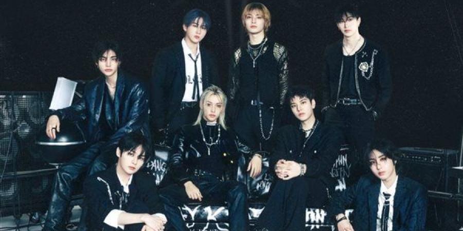 جميع أعضاء فرقة StrayKids يجددون عقودهم الحصرية مع شركة JYP