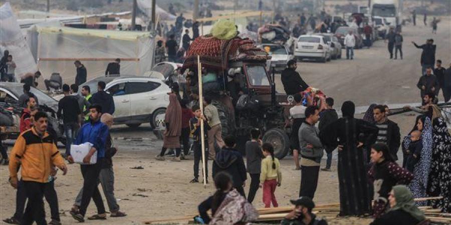 مشاهد توضح النزوح الجماعي للفلسطينيين من شرق خان يونس