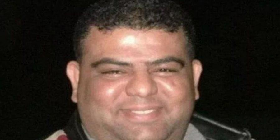 نجوم الفن يغيبون عن جنازة الفنان محمد نصر بالسيدة نفيسة (صور)