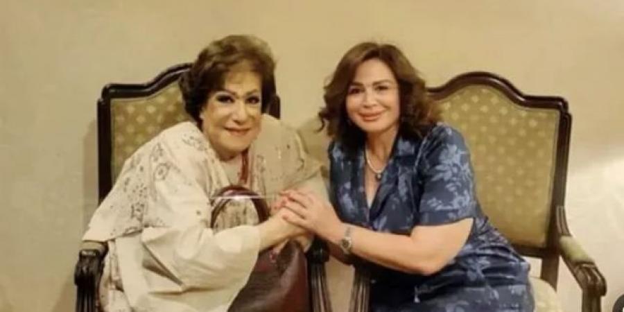 إلهام شاهين توجه رسالة لـ سميحة أيوب بعد تكريمها في مهرجان المسرح المصري (فيديو) - أخبار كلمتك