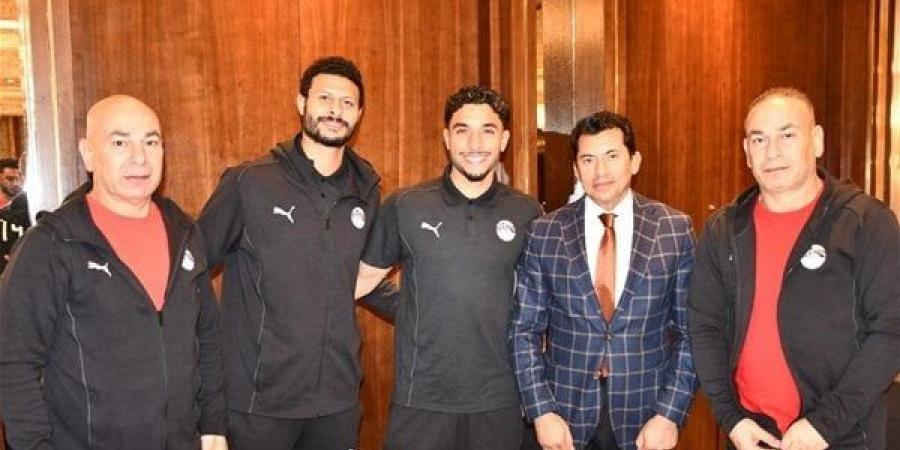 وزير الرياضة يؤازر المنتخب قبل مباراتي كاب فيردي وبوتسوانا بتصفيات أمم أفريقيا (صور) - أخبار كلمتك