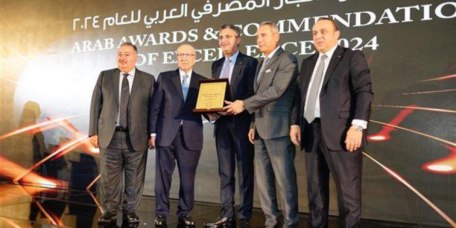 وزير التموين يفوز بجائزة التميز والإنجاز المصرفي العربي 2024 - أخبار كلمتك