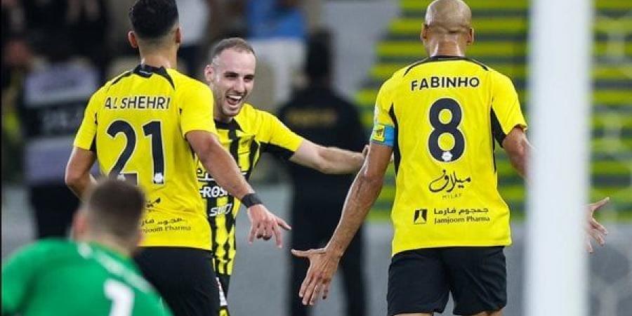 الاتحاد يتخطى الفتح بثنائية ويعتلي صدارة ترتيب الدوري السعودي (صور) - أخبار كلمتك