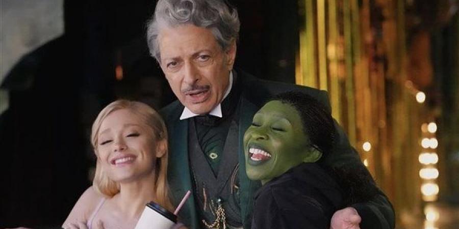 أريانا جراندي تشاهد فيلم Wicked مع جدتها بالسينما (صور) - أخبار كلمتك