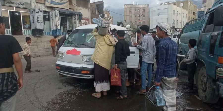 تعد الحادثة الثالثة خلال يوم واحد .. احتراق باص في تعز - أخبار كلمتك