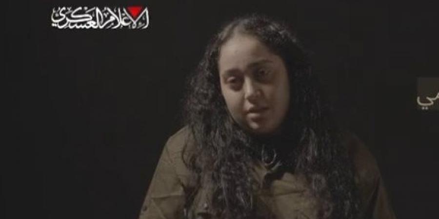 أسيرة إسرائيلية: بقاؤنا أحياء مرتبط بانسحاب الجيش وعدم وصوله إلينا (فيديو) - أخبار كلمتك