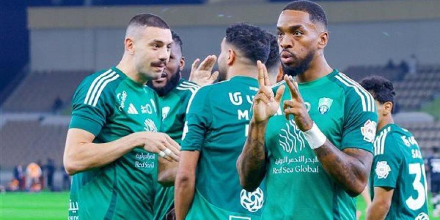 الدوري السعودي، الأهلي يتقدم على الشباب بثنائية في الشوط الأول (فيديو وصور) - أخبار كلمتك