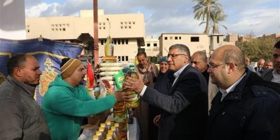 محافظ الجيزة يفتتح أسواق اليوم الواحد بالمنيرة الغربية وكرداسة (صور) - أخبار كلمتك