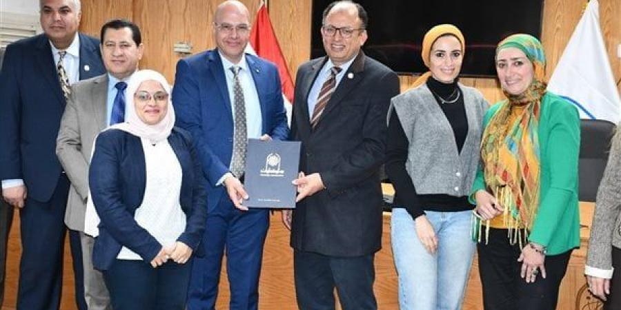 جامعة حلوان تكرم الأساتذة الفائزين بتمويل 48 مشروعا بحثيا - أخبار كلمتك